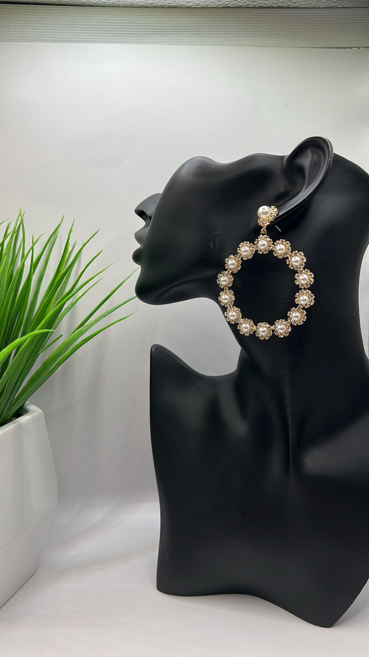 Lola Pearl Earrings